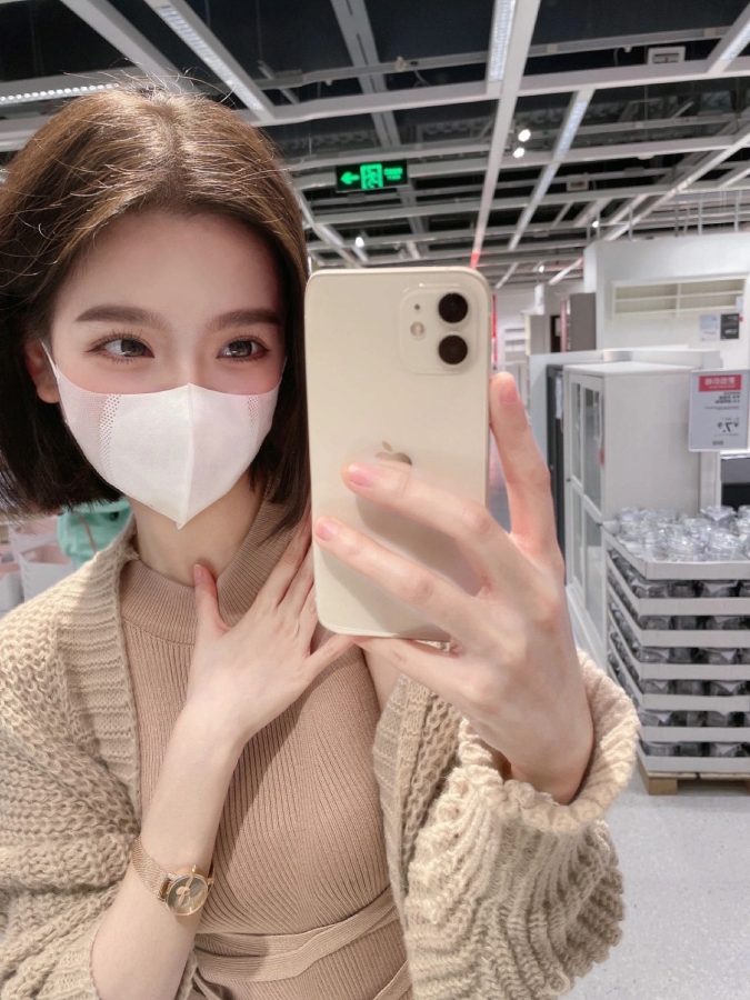 逛宜家的顶级身材的口罩美女自拍照_1
