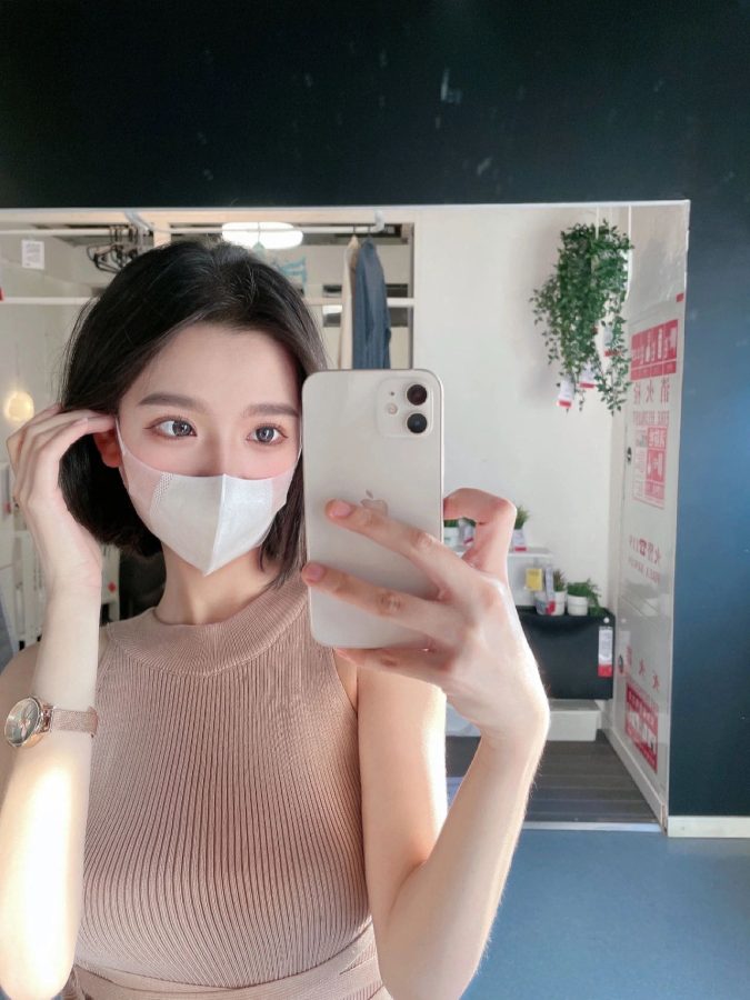 逛宜家的顶级身材的口罩美女自拍照_4