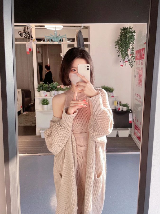 逛宜家的顶级身材的口罩美女自拍照_5