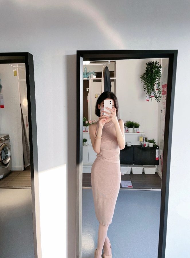 逛宜家的顶级身材的口罩美女自拍照_6