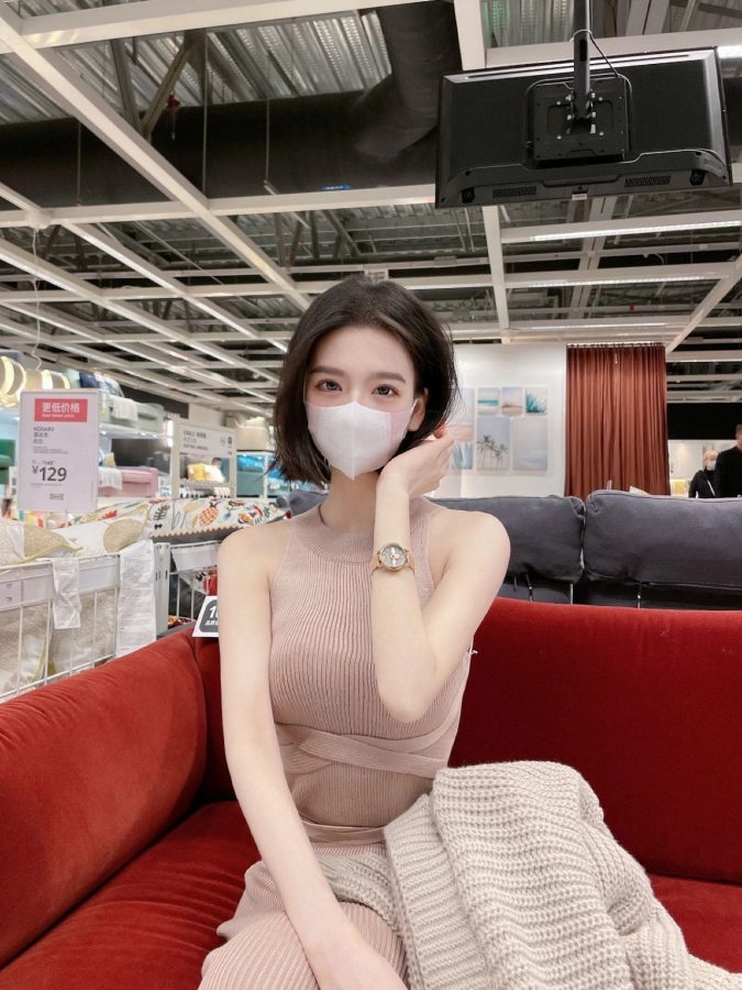 逛宜家的顶级身材的口罩美女自拍照_7