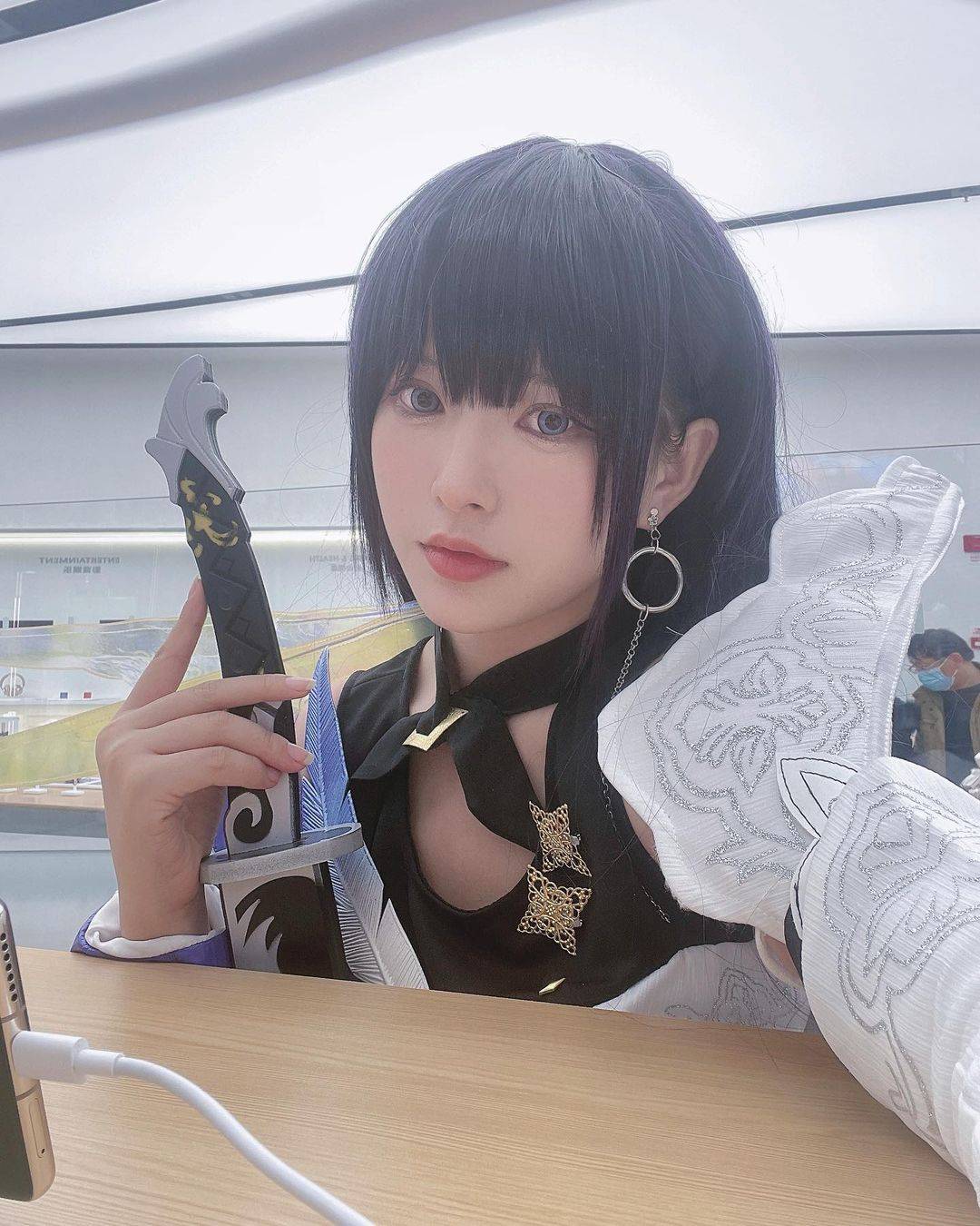 妹子cosplay雷电芽衣《崩坏3》_4