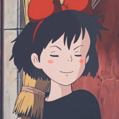 《魔女宅急便 》可爱魔女琪琪拿扫把动漫短发女生头像