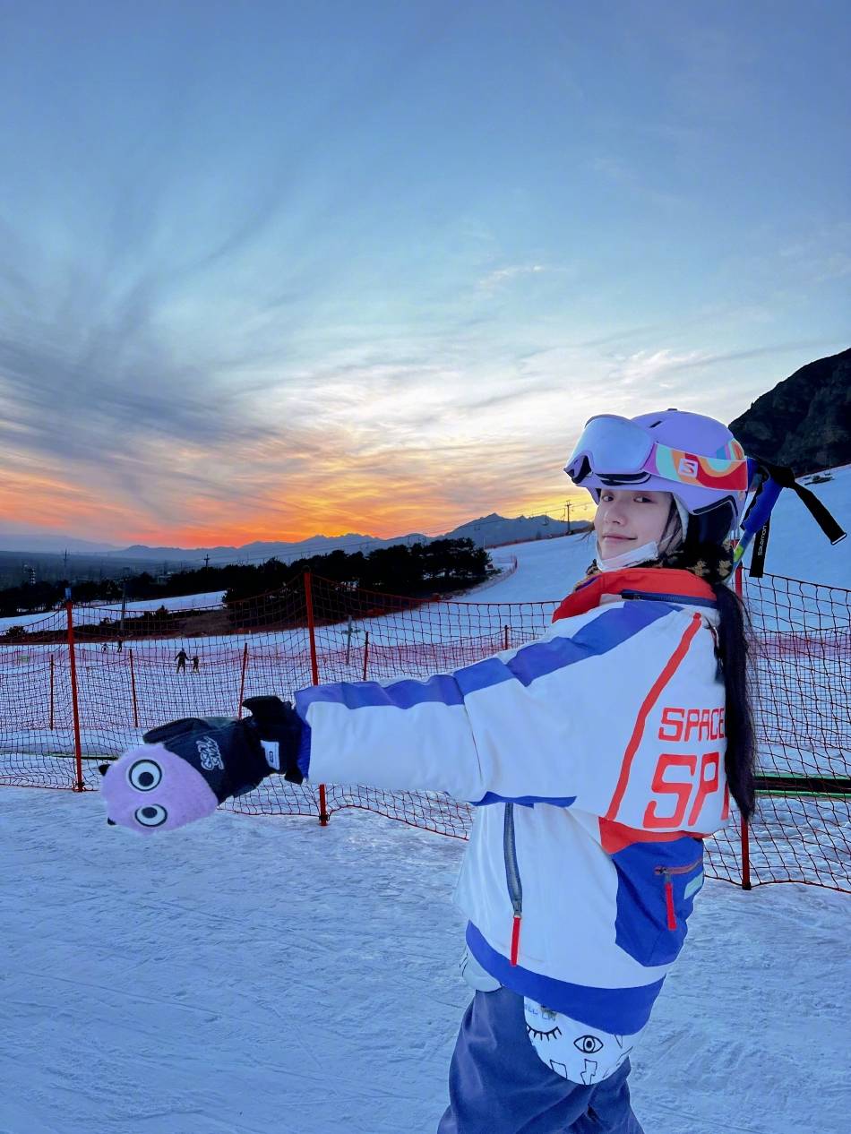 素颜林允双板女孩滑雪照_3