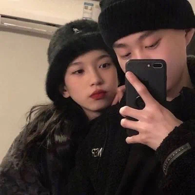 ins风真人露脸男女一人一张恩爱情头_8