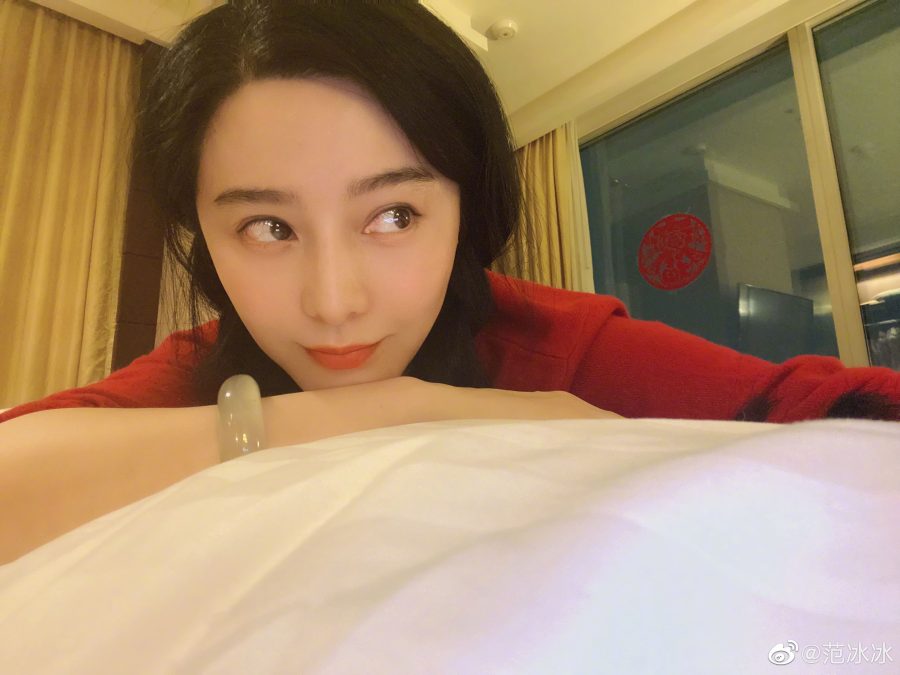 大美女范冰冰双马尾麻花辫两个大辫子床上自拍_2