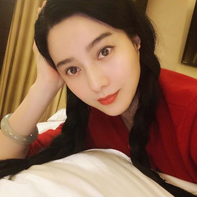 大美女范冰冰双马尾麻花辫两个大辫子床上自拍