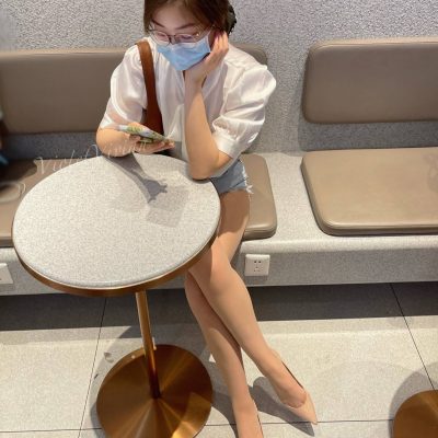 长腿美女VioletteVivian牛仔短裤肉丝平底单鞋穿搭