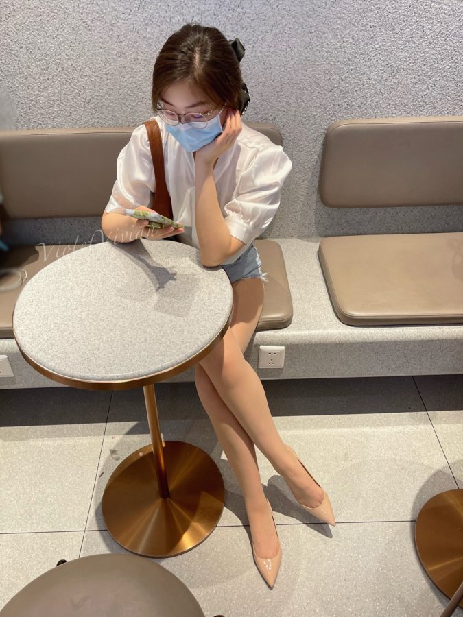 长腿美女VioletteVivian牛仔短裤肉丝平底单鞋穿搭_2