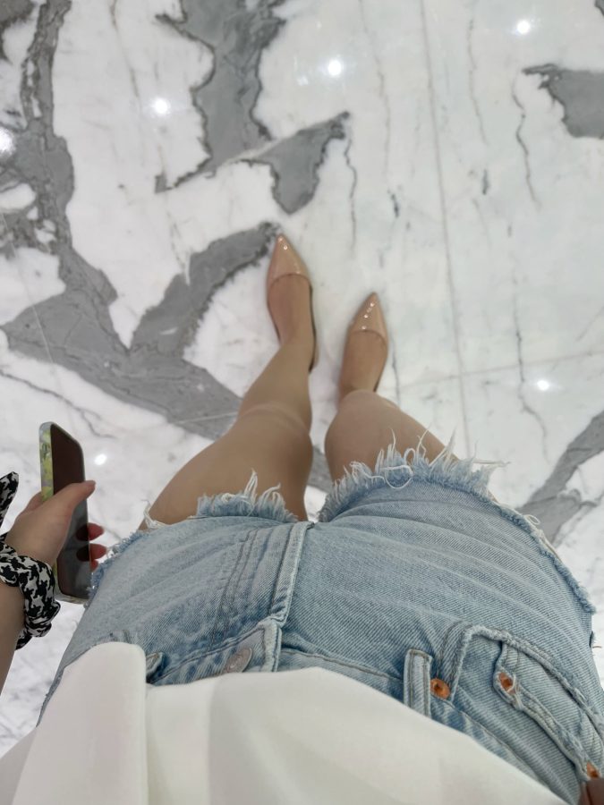 长腿美女VioletteVivian牛仔短裤肉丝平底单鞋穿搭_4