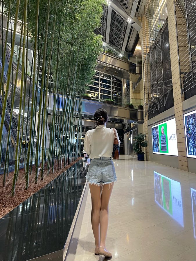 长腿美女VioletteVivian牛仔短裤肉丝平底单鞋穿搭_6