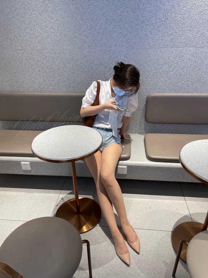 长腿美女VioletteVivian牛仔短裤肉丝平底单鞋穿搭_7