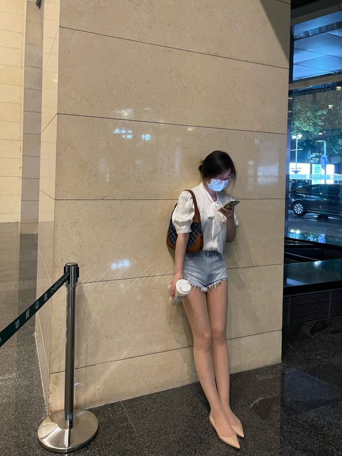 长腿美女VioletteVivian牛仔短裤肉丝平底单鞋穿搭_8