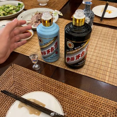 实拍53度黑瓶茅台酒黑金和蓝瓶茅台