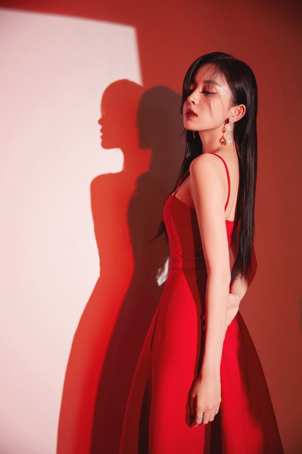 古力娜扎红裙写真图片_4