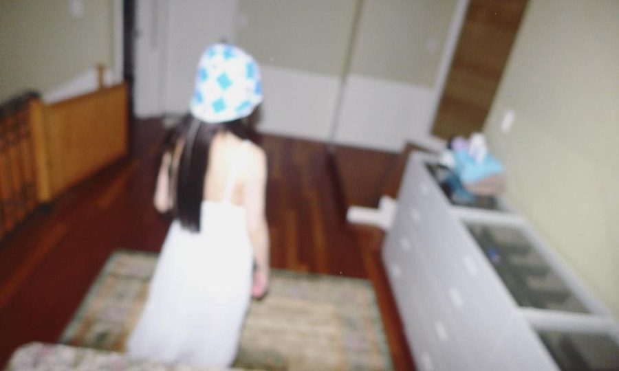 金泫雅针织蓝帽子吊带裙穿搭_8