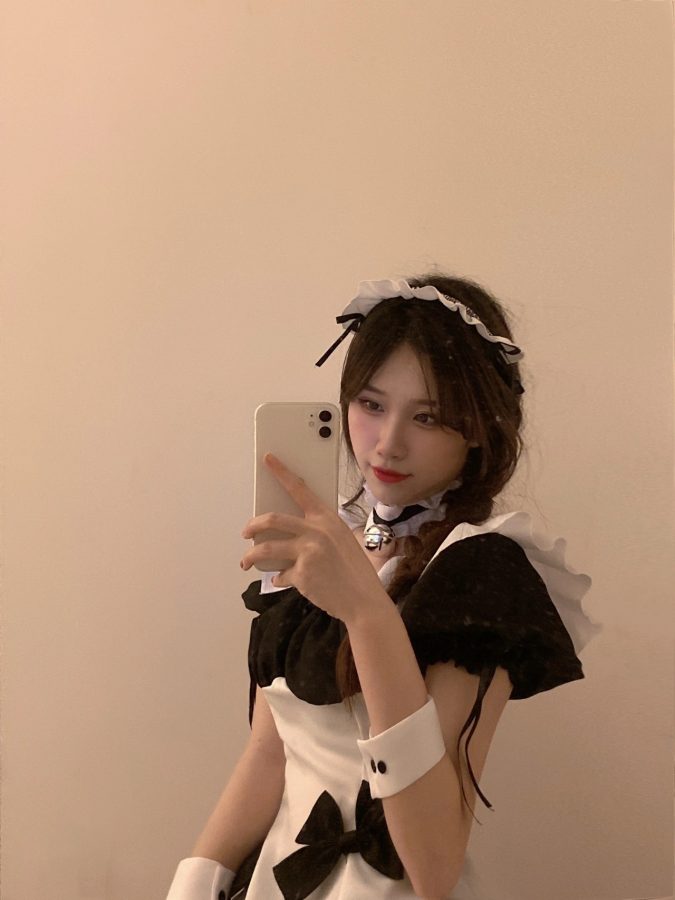 cosplay黑色女仆吐舌自拍，今晚可以去你家打扫卫生吗？_5