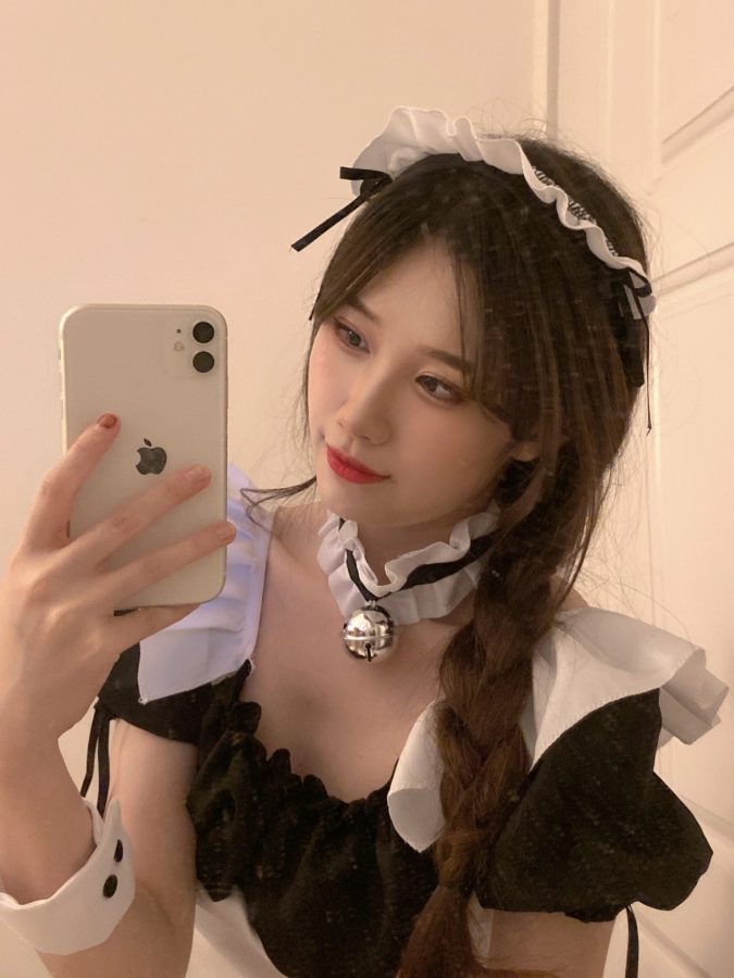 cosplay黑色女仆吐舌自拍，今晚可以去你家打扫卫生吗？_6
