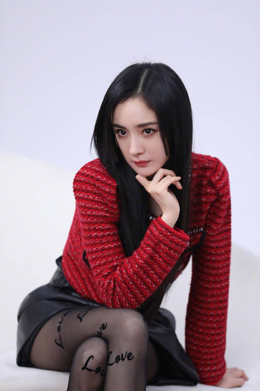 杨幂直发牛仔连衣裙穿搭纯欲写真_3
