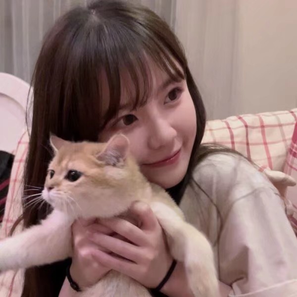 女生搂着猫咪撸猫头像，优质女生头像真人高清抱猫_11