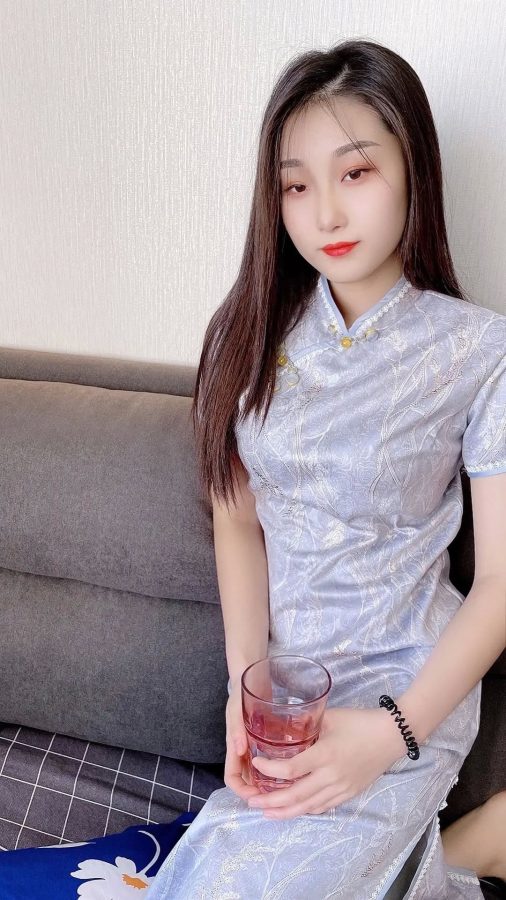 旗袍居家小美女 能驾驭旗袍的优雅身材_1