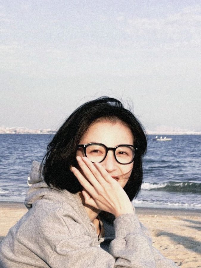 海边带眼镜的周雨彤顶级知性美女_2