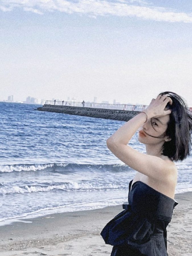 海边带眼镜的周雨彤顶级知性美女_3