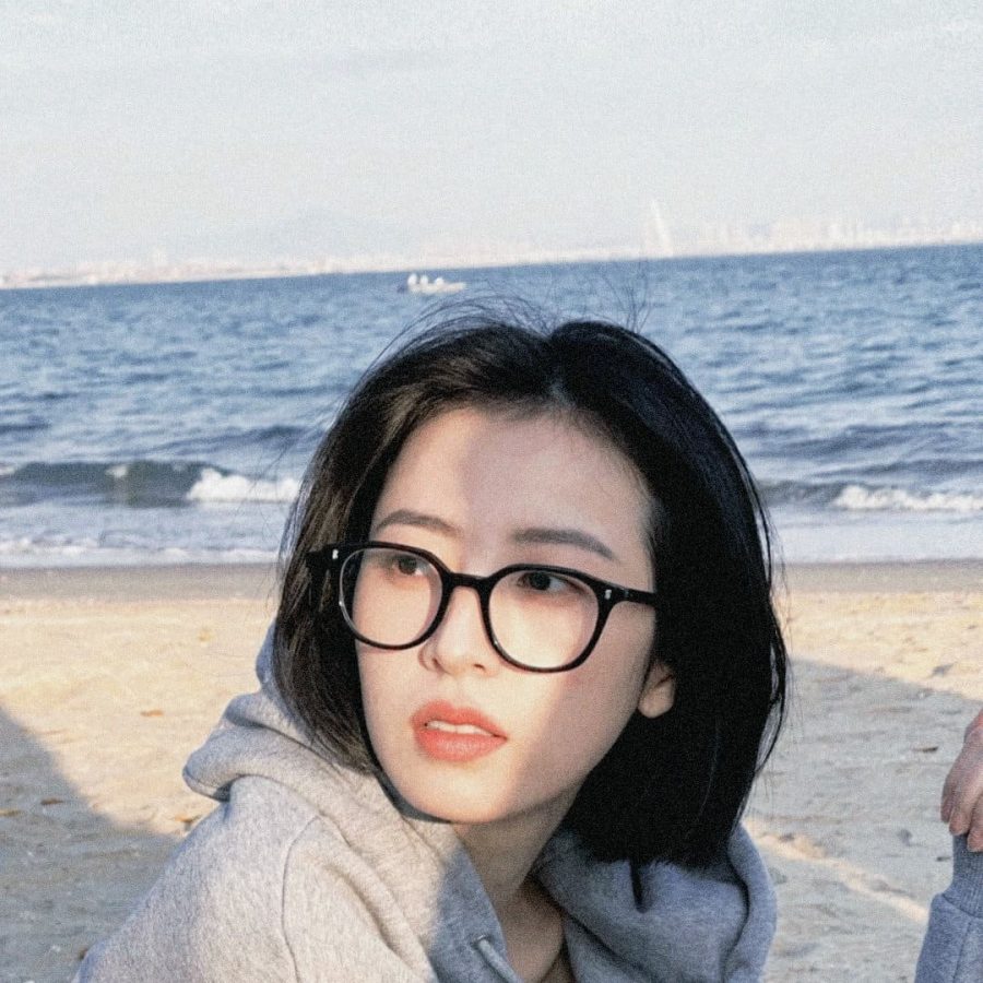 海边带眼镜的周雨彤顶级知性美女_7