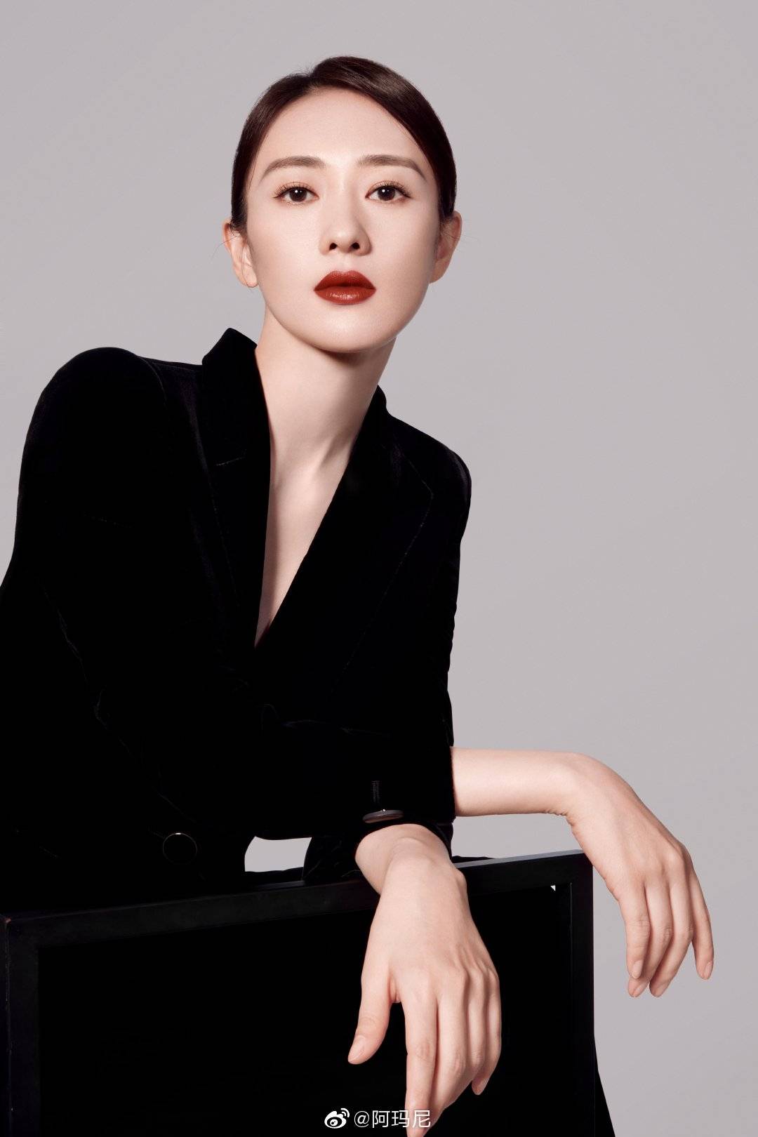 童瑶成为阿玛尼美妆中国区品牌大使_1