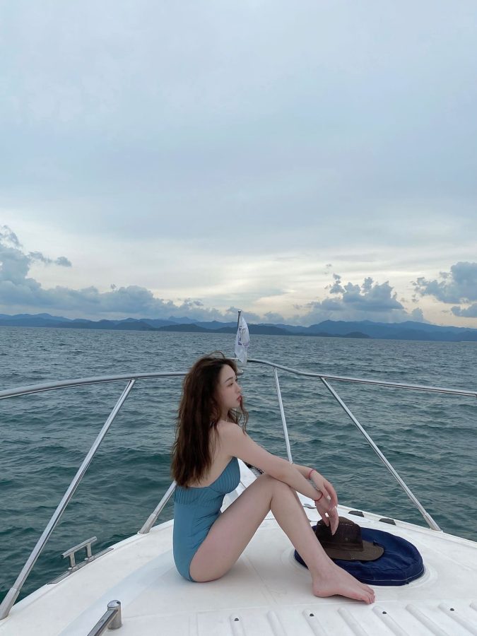 美女游艇出海自拍 这是要开派对吗？_3