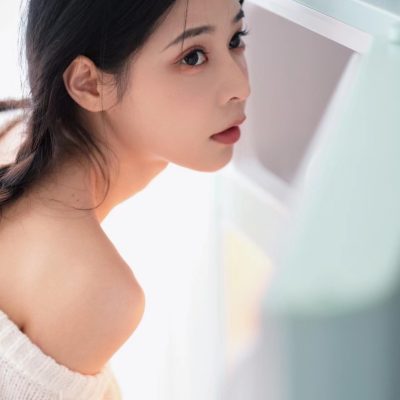 双马尾辫子纯欲美女毛衣写真
