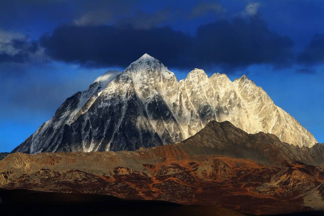 实拍亚拉雪山“东方的白牦牛山”唯美图_2