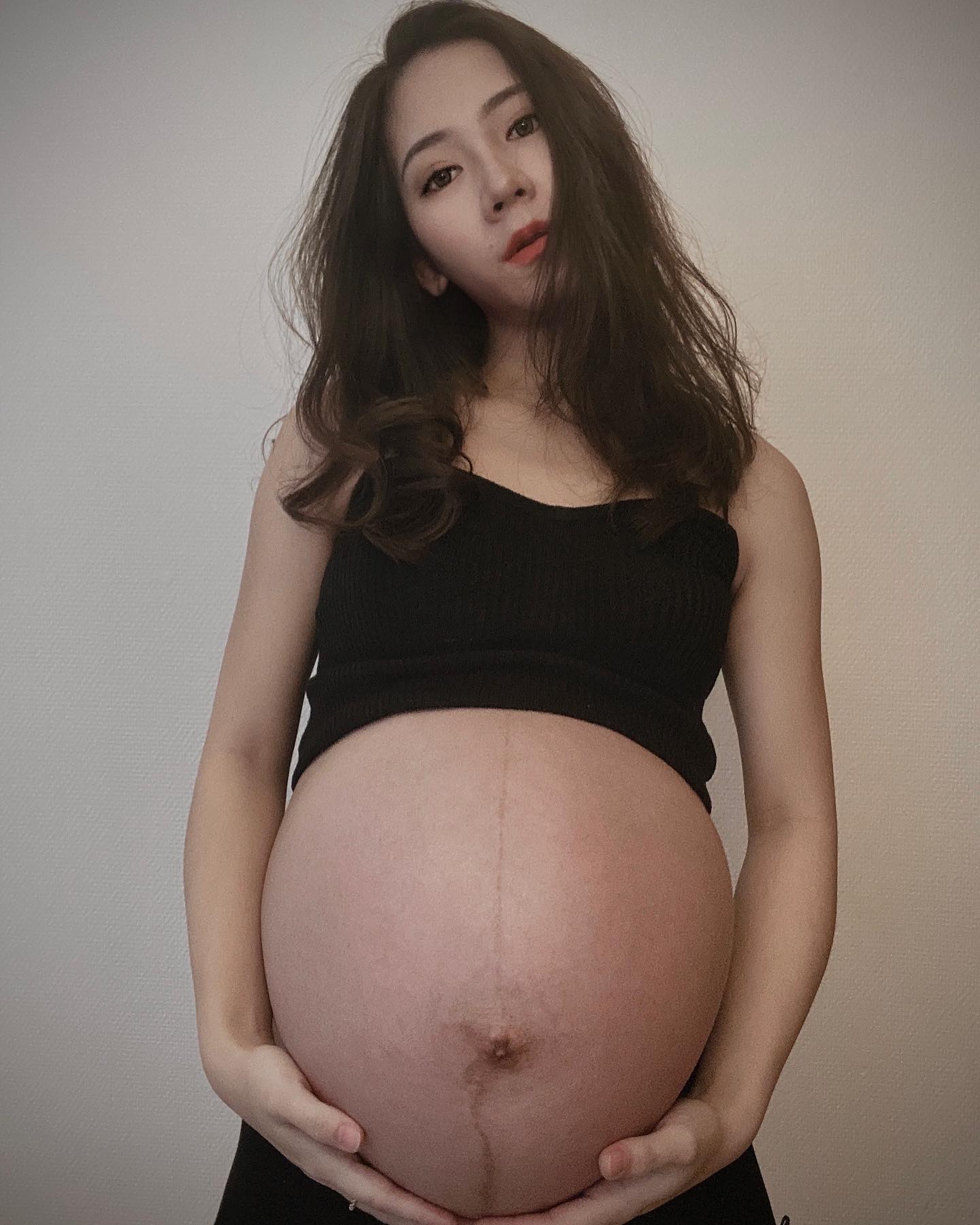 37周美女孕妇大肚子写真，9个月马上要生了肚子有多大！_1