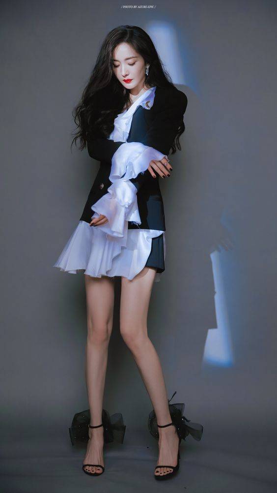 杨幂第一美腿照，杨幂长腿还有谁不服_1