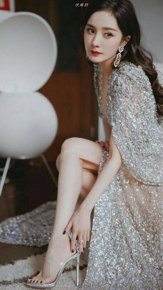 杨幂第一美腿照，杨幂长腿还有谁不服_5