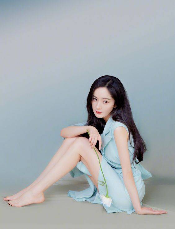 杨幂第一美腿照，杨幂长腿还有谁不服_6