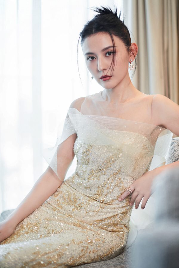 热依扎bulingbuling闪闪发光礼服美照_8