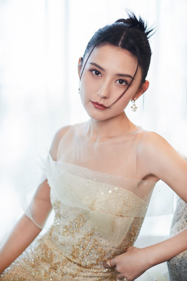 热依扎bulingbuling闪闪发光礼服美照_7