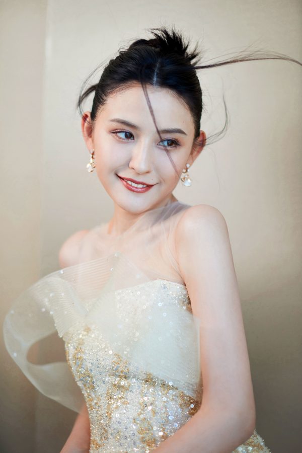 热依扎bulingbuling闪闪发光礼服美照_5