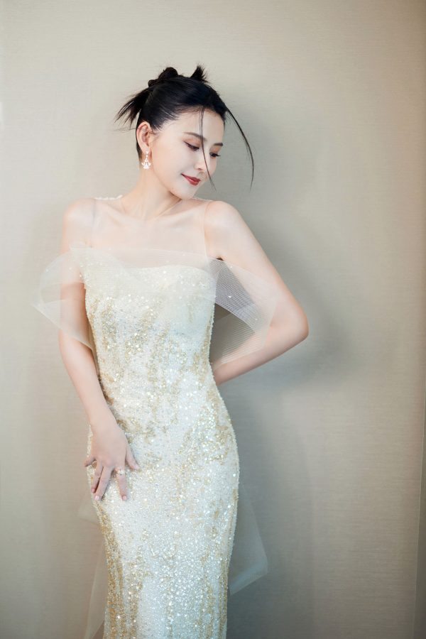 热依扎bulingbuling闪闪发光礼服美照_4