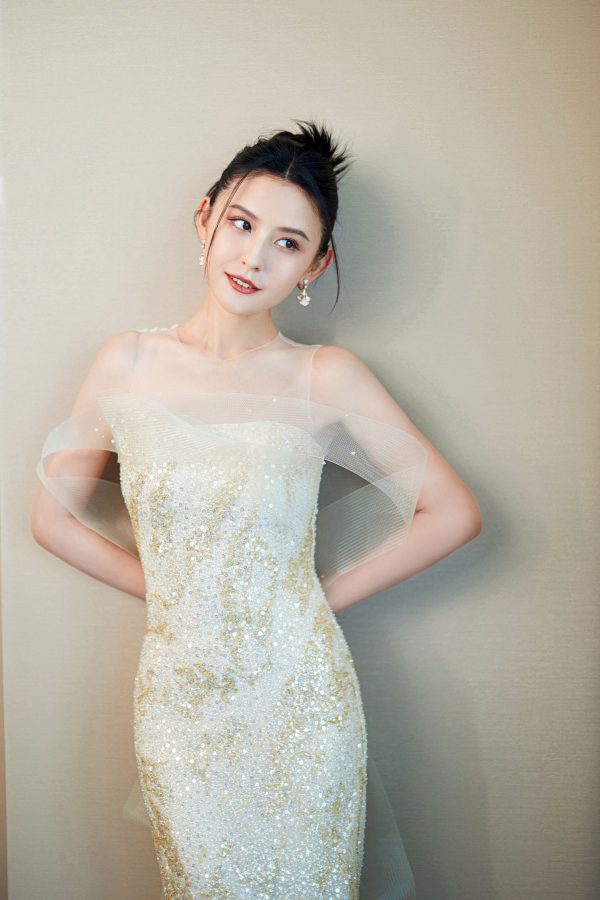 热依扎bulingbuling闪闪发光礼服美照_3