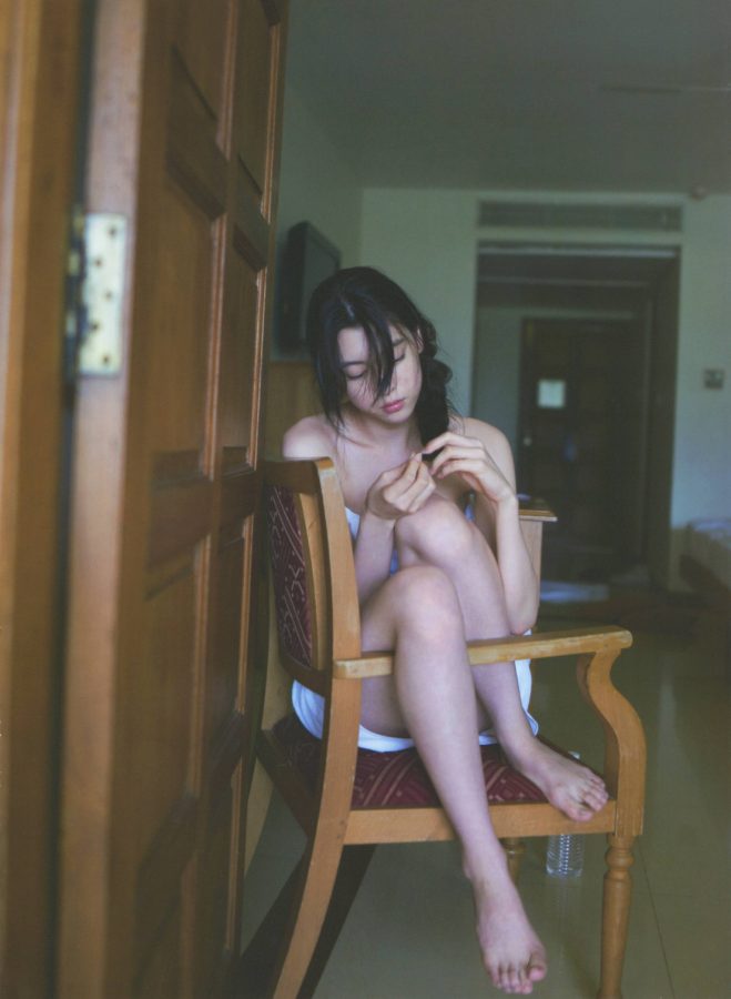 三吉彩花 ​裹着毛巾自拍美照_3