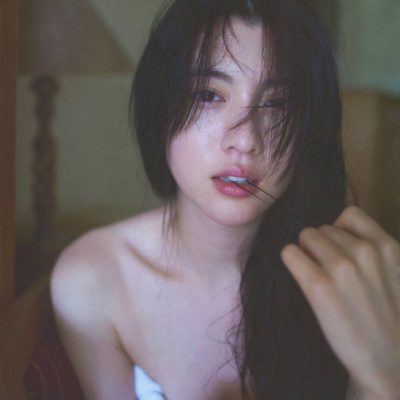 三吉彩花 ​裹着毛巾自拍美照