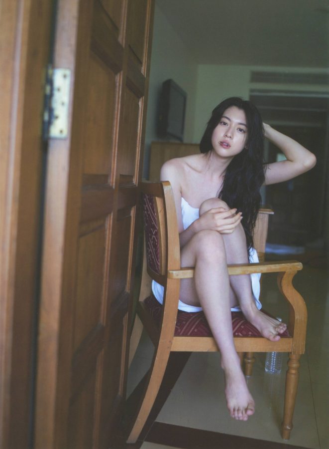 三吉彩花 ​裹着毛巾自拍美照_1
