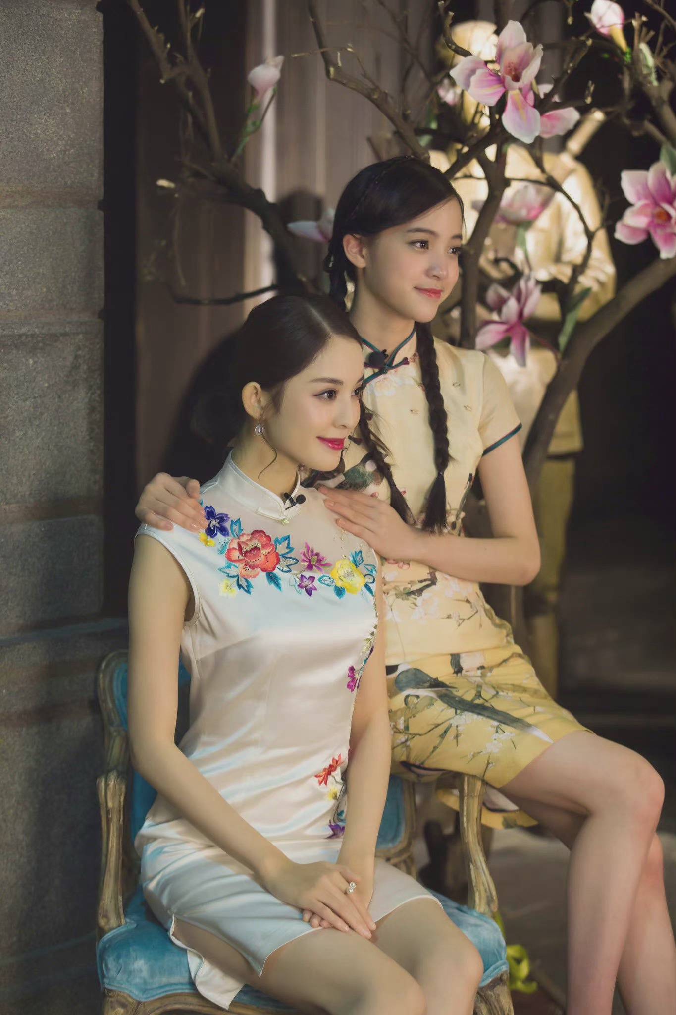 古力娜扎和欧阳娜娜旗袍美艳合照_1