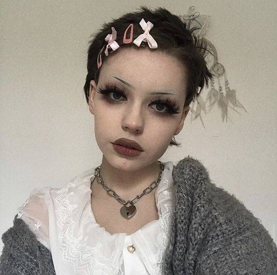 祛斑脸欧美女生真人个性短发头像_16