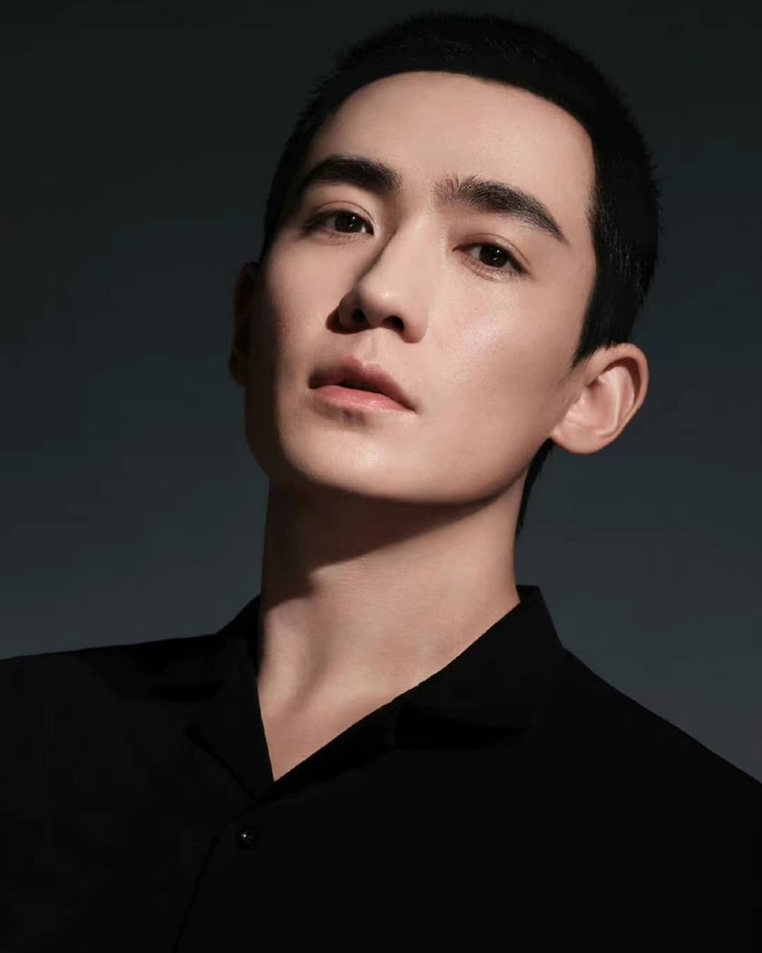 朱一龙帅气寸头造型写真图片精选_4