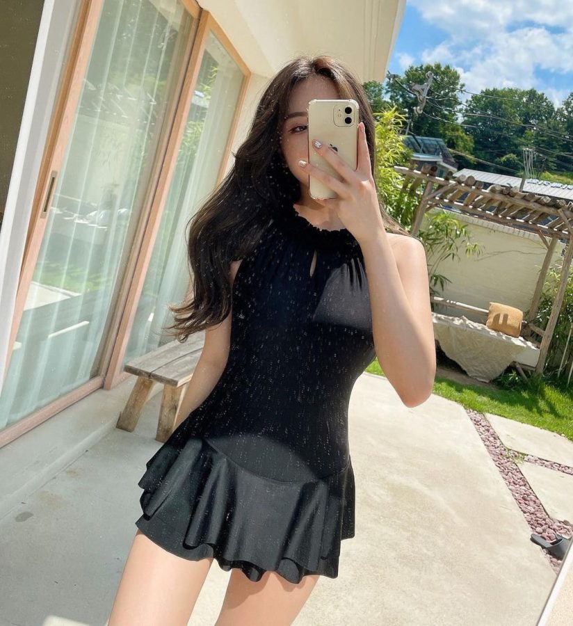 美女自拍新买的黑色超短裙 不正经的衣服!_1