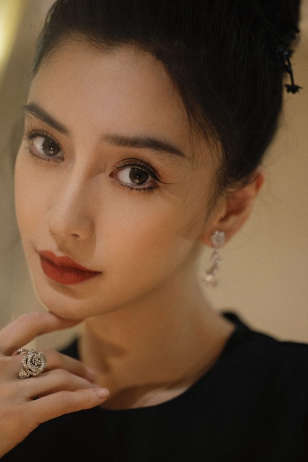 Angelababy 复古优雅 DIOR迪奥小黑裙写真_3