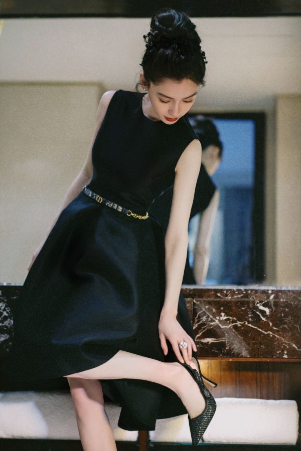 Angelababy 复古优雅 DIOR迪奥小黑裙写真_4